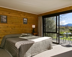 Khách sạn Tongariro Lodge (Turangi, New Zealand)