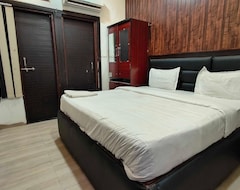 Khách sạn Oyo Hotel Golden Treat (Indore, Ấn Độ)