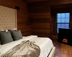 Cijela kuća/apartman Welcome To Orlandos Chic Cabin! King Bed, Fireplace, Sauna, Hot Tub, Games (Apopka, Sjedinjene Američke Države)