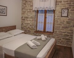 4 Rooms Hotel (Gjirokastra, Albania)