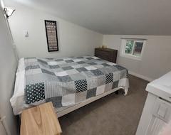 Tüm Ev/Apart Daire Cozy1 Bedroom Loft With A Private Fenced Yard - 5 Min Walk To Town (Lake Cowichan, Kanada)