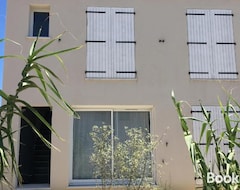 Khách sạn En Camargue (Arles, Pháp)