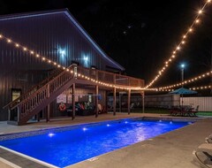 Entire House / Apartment Private, Pool, Spa, Sand Volleyball, Close To Wineries, Pool Table, Horseshoes (Ste Genevieve, USA)
