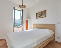 Toàn bộ căn nhà/căn hộ Spacious, Stylish Holiday Home For 6. Private Pool, Terraces And Mountain View. (Badalucco, Ý)