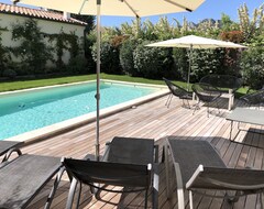 Toàn bộ căn nhà/căn hộ Contemporary House In The Village Of Eygalières, Air-conditioned, Private Pool (Eygalières, Pháp)