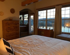 Koko talo/asunto Relaxing Lakefront Bungalow W Firepit/dock/kayaks (Waterbury, Amerikan Yhdysvallat)