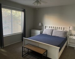 Entire House / Apartment Spacious Immaculate 4 Bedroom 2 Bath Home (Mesa, USA)