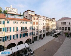 Toàn bộ căn nhà/căn hộ Luminoso Appartamento Via Mercato Vecchio (Udine, Ý)