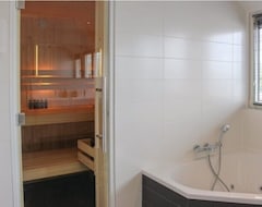 Cijela kuća/apartman Twadde Thùs Is An 8 Person Wellness Water Villa (Skarsterlân, Nizozemska)