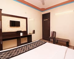 Hotel Aura Deluxe (Delhi, India)
