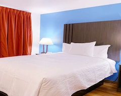 Khách sạn SureStay Plus Hotel by Best Western Niagara Falls East (Thác Niagara, Hoa Kỳ)