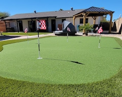 Tüm Ev/Apart Daire Entertainment Haven-putting Green / Game Room - Newly Remodeled Home (Apache Junction, ABD)