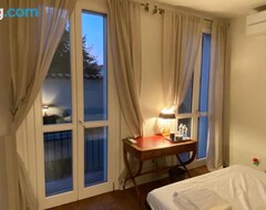 Tüm Ev/Apart Daire Fully Refurbished Bedroom With Private Bathroom And Balcony 100m From Santambrogio (Milano, İtalya)