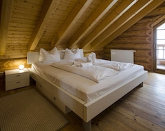 Toàn bộ căn nhà/căn hộ Luxury Holiday Home Log Cabin No. 2 With Sauna, Underfloor Heating On The Ground Floor, Fireplace (Feldberg, Đức)
