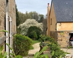 Pansion Guest Room On The Ground Floor Of The Domaine De Braffais (Le Parcq, Francuska)