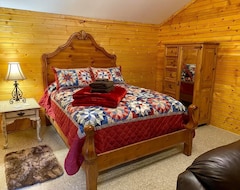 Casa/apartamento entero Cabin With Hot Tub, Grill, Porch, Picnic Table, Electric Fireplace, Queen Bed (Somerset, EE. UU.)