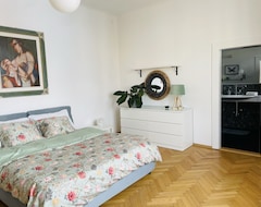 Toàn bộ căn nhà/căn hộ Heart Of Bratislava - Quiet, Bright, Newly Renovated Apartment (Bratislava, Slovakia)