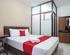 Khách sạn RedDoorz @ Eka Hospital BSD City (Tangerang, Indonesia)