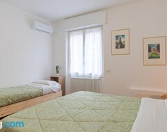 Toàn bộ căn nhà/căn hộ Roomy And Bright Apartments With Terrace! (Cesana Brianza, Ý)