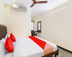 Khách sạn Oyo 11429 Hotel Tokyo Japan Comforts (Hyderabad, Ấn Độ)