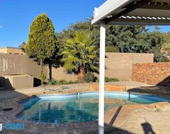 Toàn bộ căn nhà/căn hộ Home In Suideoord, Jhb South (Johannesburg, Nam Phi)