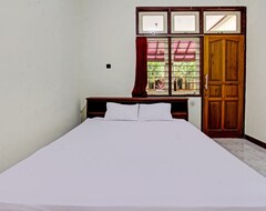Khách sạn Oyo 92710 Losmen Tjabe Merah (Praya, Indonesia)