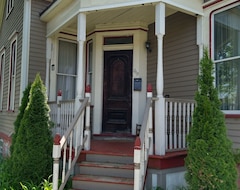 Tüm Ev/Apart Daire Victorian Cottage In Midtown Detroit 3 Bedrooms, 1 1/2 Baths, Sleeps 5 (East Detroit, ABD)
