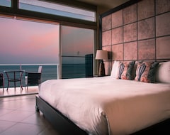 Entire House / Apartment Spectacular Beachfront Suite With Magnificent View - Golden Cowry (Las Uvas, Panama)