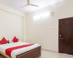 Hotelli OYO 37427 Kjr Centre (Hyderabad, Intia)