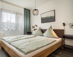 Toàn bộ căn nhà/căn hộ Cosy Apartment Heimelig Im Hirschen With Mountain View, Wi-fi, Balcony, Pool & Sauna; Parking Available, Pets Allowed Upon Request (Auenwald, Đức)