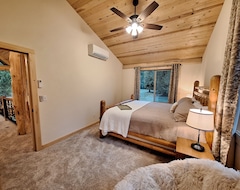 Hele huset/lejligheden Relax And Unwind At Peaceful Pines Log Cabin (Mount Vernon, USA)