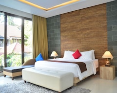 Hotel Cemara Villa 4 Bedroom With A Private Pool (Bandung, Indonesia)