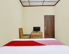 Khách sạn Oyo 92534 Fajar Indah Guest House (Karanganyar, Indonesia)