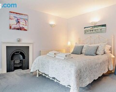 Khách sạn 4 Bedroom House In Charmouth - Thefa (Bridport, Vương quốc Anh)