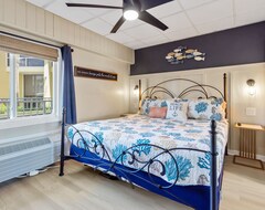 Koko talo/asunto [beachfront 1 Bedroom With Bunk Room - Walk To Pier Park] (Panama City Beach, Amerikan Yhdysvallat)