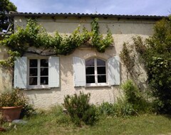 Toàn bộ căn nhà/căn hộ 18th Century Charming House With Swimming Pool 15 Minutes From Bordeaux. (Camblanes-et-Meynac, Pháp)