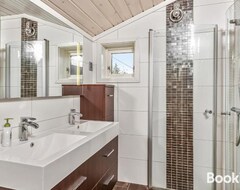 Cijela kuća/apartman Beautiful Home In Berger With 4 Bedrooms (Svelvik, Norveška)