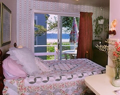 Hotel Auberge by the Sea B & B (Old Orchard Beach, USA)
