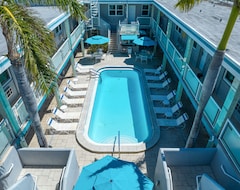Khách sạn Camelot Beach Suites (Clearwater Beach, Hoa Kỳ)