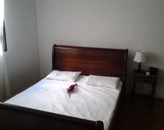 Otel Room 60Th 2 Adults 1 Baby (Victoria, Seyşeller)