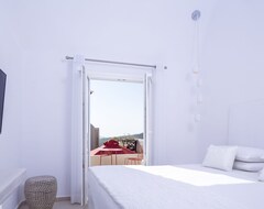 Art Hotel Santorini (Pyrgos, Yunanistan)