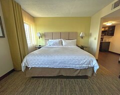 Candlewood Suites Indianapolis Downtown Medical District, an IHG Hotel (İndianapolis, ABD)