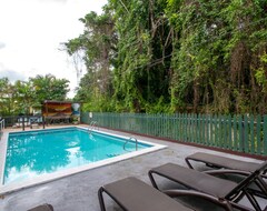Hotel Zz-Pineapple Court (Ocho Rios, Jamaica)