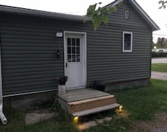 Entire House / Apartment Cozy Walk In Ready Tiny Home In The Heart Of Town, Walking Distance To Hospital (Sioux Lookout, Canada)