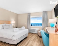 Hotel Gold Coast Inn Breathtaking Sunsets Standard Lake View Room 303 (Traverse City, USA)