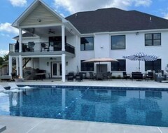 Tüm Ev/Apart Daire Relax And Slip Away In Our 4 Bedroom Home That Has An Olympic Size Swimming Pool (Lawrenceburg, ABD)