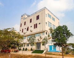 Khách sạn Oyo Pullela Ac Banquet Hall (Karimnagar, Ấn Độ)
