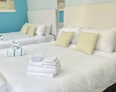 Otel Walk To The Beach / 2 King Beds (Noord, Aruba)