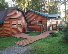 Entire House / Apartment Cozy Lakeside Cabin On Butternut Lake - Family & Pet Friendly (Butternut, USA)