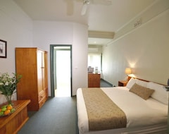 Khách sạn Ballarat Station Apartments (Ballarat, Úc)
